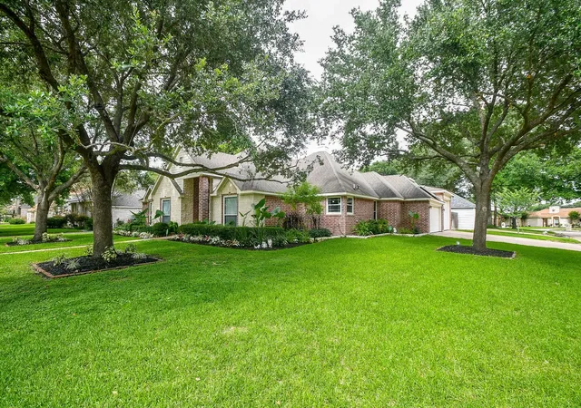 Photo 3 of Sale Pending at 9102 S Pass Ln, Houston, TX 77064 | MLS# 26259053 | Listing updated on 2026-09-22