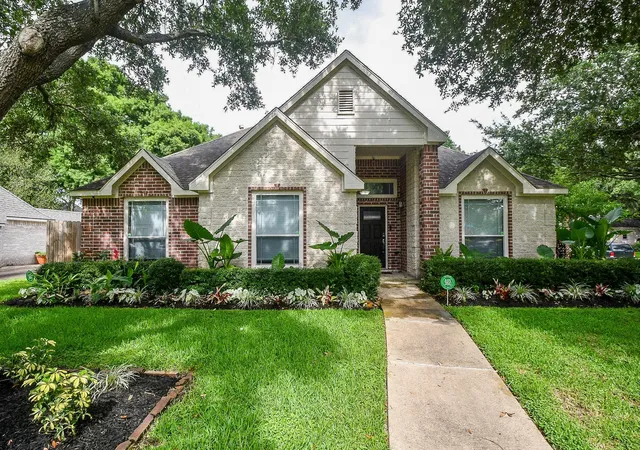 Photo 3 of Sale Pending at 9102 S Pass Ln, Houston, TX 77064 | MLS# 26259053 | Listing updated on 2026-09-22