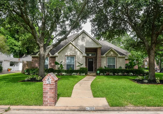 Photo 4 of Sale Pending at 9102 S Pass Ln, Houston, TX 77064 | MLS# 26259053 | Listing updated on 2026-09-22
