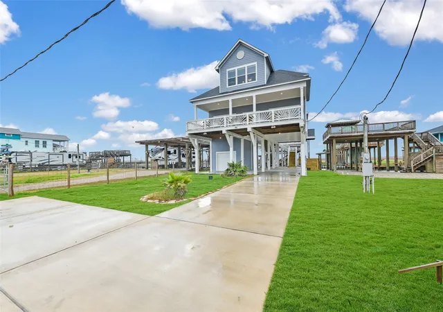 5th image of 555 Pompano Dr, Freeport, TX 77541 | MLS# 90088783