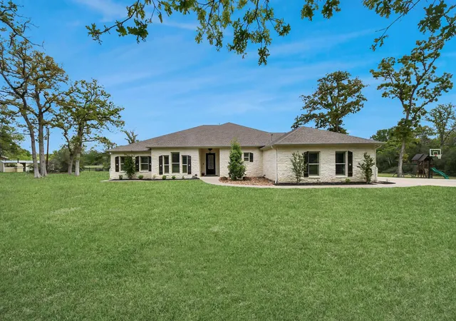 Photo 2 of Sale Pending at 460 High Meadows Rd, Bellville, TX 77418 | MLS# 51848904 | Listing updated on 2026-08-26