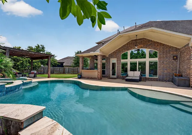 Photo 2 of Single family home for sale at 1504 Tallow Chase Ct, Friendswood, TX 77546 | MLS# 42061990 | Listing updated on 2026-08-22