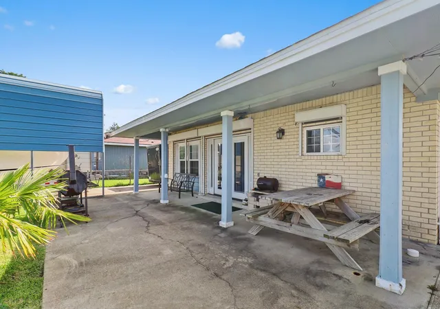 5th image of 9926 Ocean Dr, Beach City, TX 77523 | MLS# 67523417