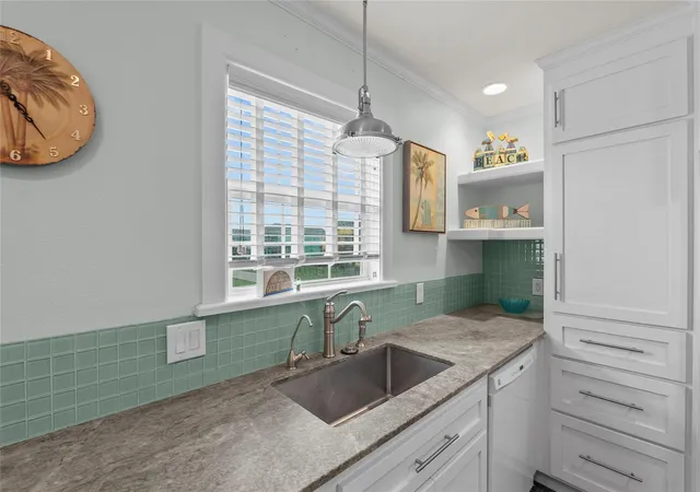 Homes for sale in Crystal Beach, TX | 930 West Ln, Crystal Beach, TX 77650 | MLS# 30868091