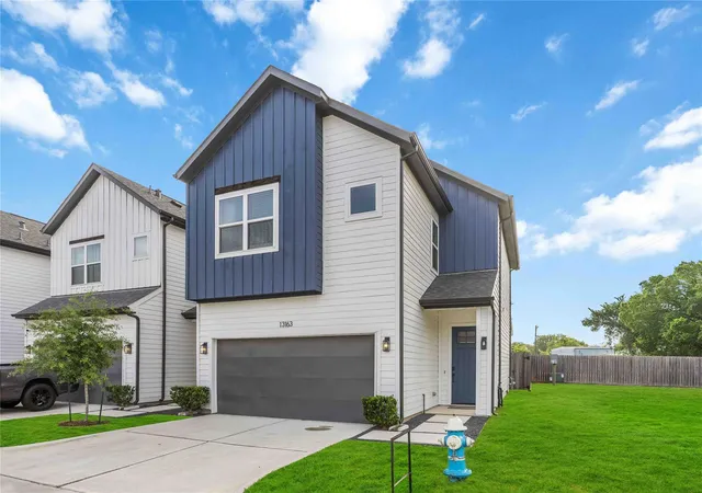 Photo 2 of Single family home for sale at 13134 Perennial Springs Dr, Houston, TX 77048 | MLS# 76506678 | Listing updated on 2026-09-12