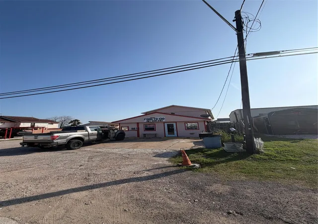 15th image of 2201 Avenue J, Dickinson, TX 77539 | MLS# 68572030