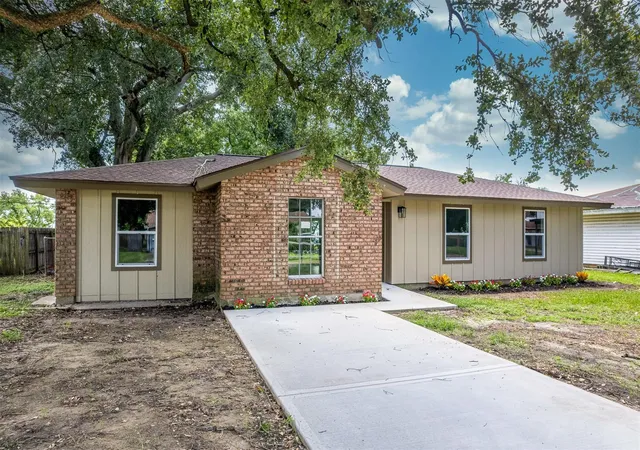 1st image of 2915 Avenue O, Nederland, TX 77627 | MLS# 62813647