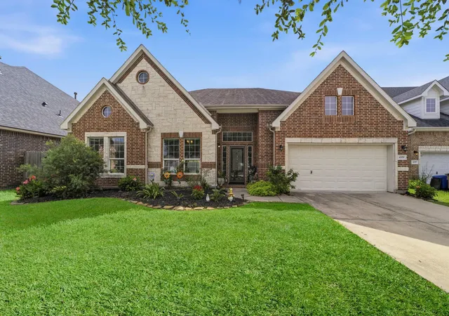 Photo 2 of Single family home for sale at 4329 S Meridian Greens Dr, Dickinson, TX 77539 | MLS# 76059709 | Listing updated on 2026-08-26