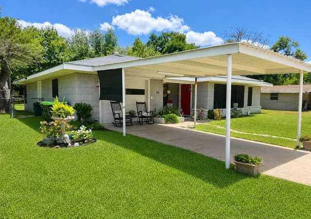 Photo 3 of Single family home for sale at 208 W Center St, Eagle Lake, TX 77434 | MLS# 66108742 | Listing updated on 2026-07-12