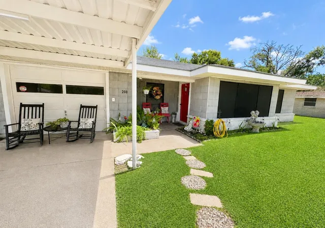 Photo 3 of Single family home for sale at 208 W Center St, Eagle Lake, TX 77434 | MLS# 66108742 | Listing updated on 2026-07-12