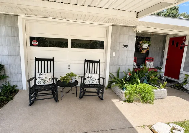 Photo 4 of Single family home for sale at 208 W Center St, Eagle Lake, TX 77434 | MLS# 66108742 | Listing updated on 2026-07-12