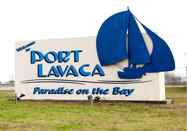 3rd image of 816 Windswept Dr, Port Lavaca, TX 77979 | MLS# 71506998