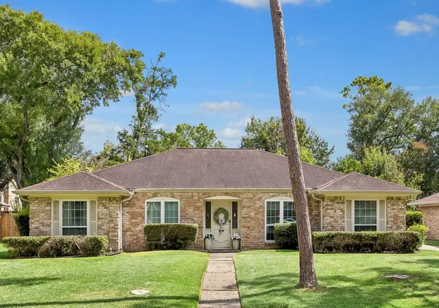 1st image of 10907 Overbrook Ln, Houston, TX 77042 | MLS# 21766793