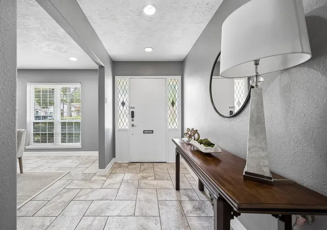 4th image of 10907 Overbrook Ln, Houston, TX 77042 | MLS# 21766793