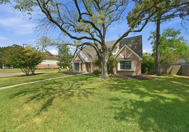 Photo 2 of Single family home for sale at 8130 Fernbrook Ln, Houston, TX 77070 | MLS# 77750523 | Listing updated on 2026-09-12