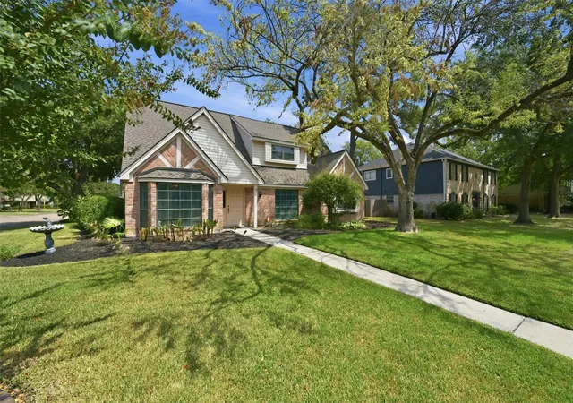 Photo 4 of Single family home for sale at 8130 Fernbrook Ln, Houston, TX 77070 | MLS# 77750523 | Listing updated on 2026-09-12