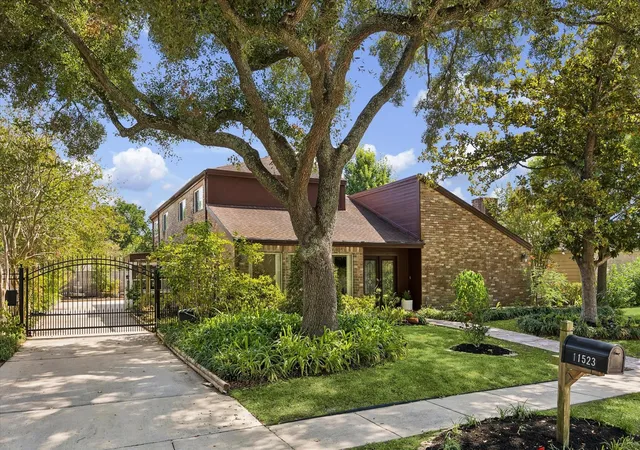 Photo 1 of Single family home for sale at 11523 Highgrove Dr, Houston, TX 77077 | MLS# 6888750 | Listing updated on 2026-09-26
