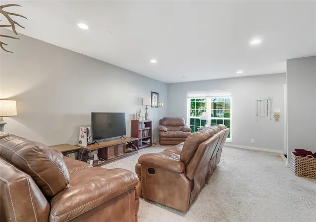 Photo 3 of Condo for sale at 2061 Winrock Blvd #53, Houston, TX 77057 | MLS# 21676760 | Listing updated on 2026-10-02