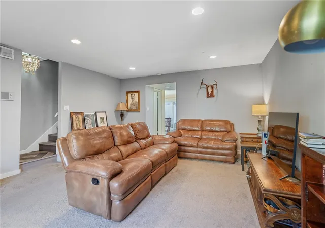 Listing Photo 4 - Condo for sale in building located at 2061 Winrock Blvd, Houston, TX 77057 - Unit #53