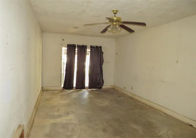Homes for sale in Houston, TX | 5635 Ashburn St, Houston, TX 77033 | MLS# 10521984