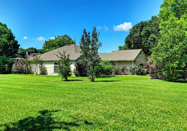 2nd image of 13586 Bunker Hill Dr, Willis, TX 77318 | MLS# 80092786