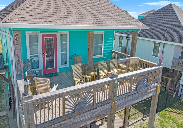2nd image of 960 B Palmetto Dr, Crystal Beach, TX 77650 | MLS# 92644801