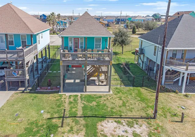 Photo 3 of Single family home for sale at 960 B Palmetto Dr, Crystal Beach, TX 77650 | MLS# 92644801 | Listing updated on 2026-08-22