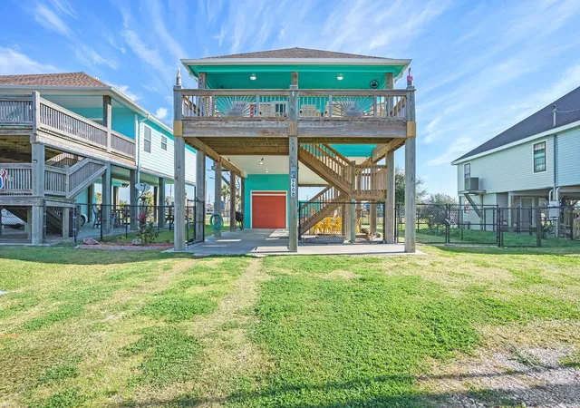 Photo 3 of Single family home for sale at 960 B Palmetto Dr, Crystal Beach, TX 77650 | MLS# 92644801 | Listing updated on 2026-08-22