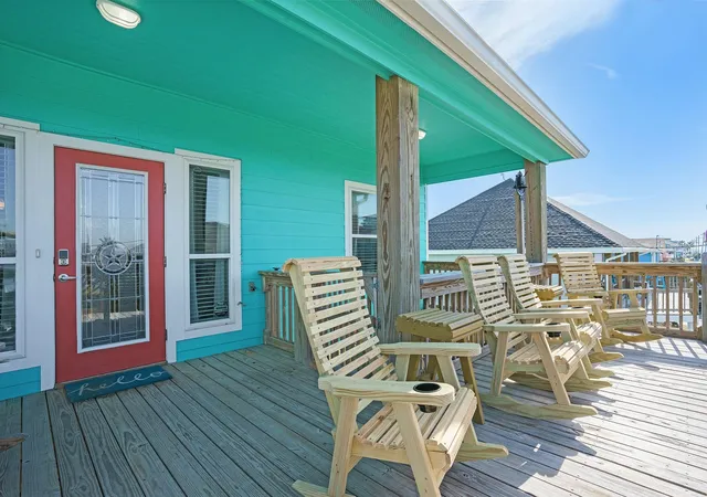Photo 4 of Single family home for sale at 960 B Palmetto Dr, Crystal Beach, TX 77650 | MLS# 92644801 | Listing updated on 2026-08-22