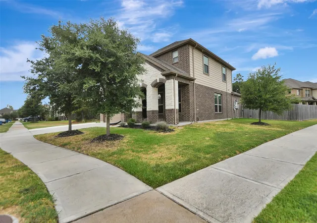 Photo 3 of Single family home for sale at 13219 Bellwick Arbor Tr, Houston, TX 77044 | MLS# 74426472 | Listing updated on 2026-09-19