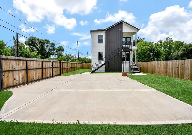 Multi family home for sale at 2707 Kirk St, Houston, TX 77026 | MLS# 38878356