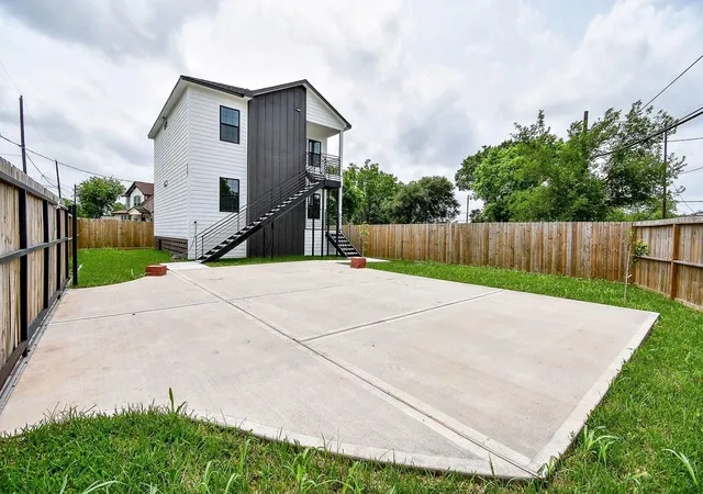 Photo 3 of Multi family home for sale at 2707 Kirk St, Houston, TX 77026 | MLS# 38878356 | Listing updated on 2026-08-30