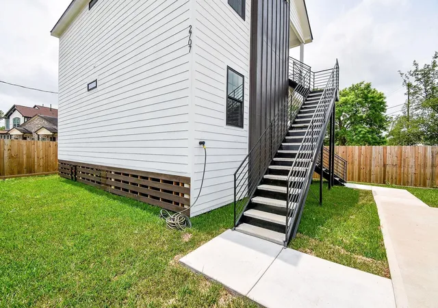 Photo 3 of Multi family home for sale at 2707 Kirk St, Houston, TX 77026 | MLS# 38878356 | Listing updated on 2026-08-30