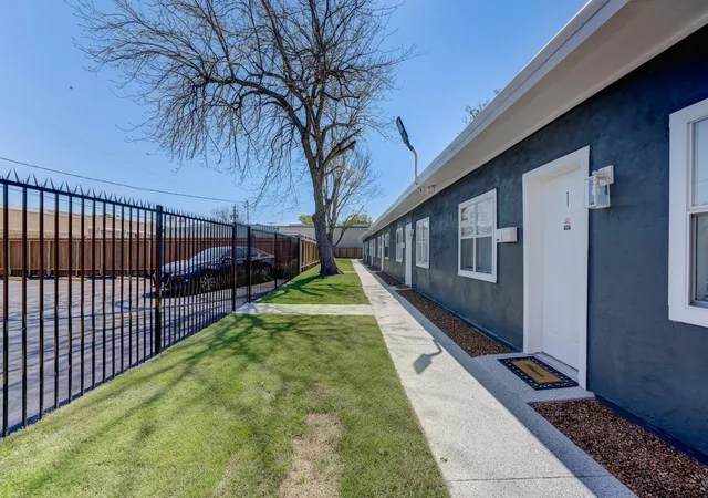 2nd image of 905 E Fayle St, Baytown, TX 77520 | MLS# 48812940