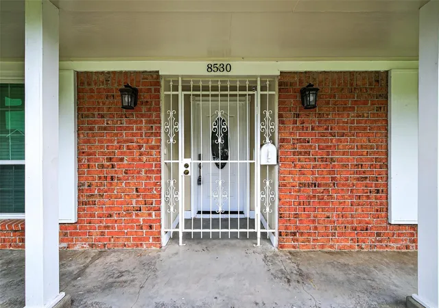 2nd image of 8530 Roos Rd, Houston, TX 77036 | MLS# 23057209