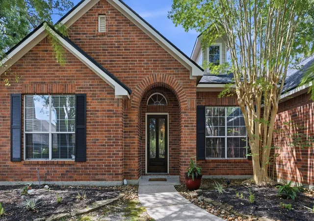 3rd image of 2 Camborn Pl, Conroe, TX 77384 | MLS# 81254536