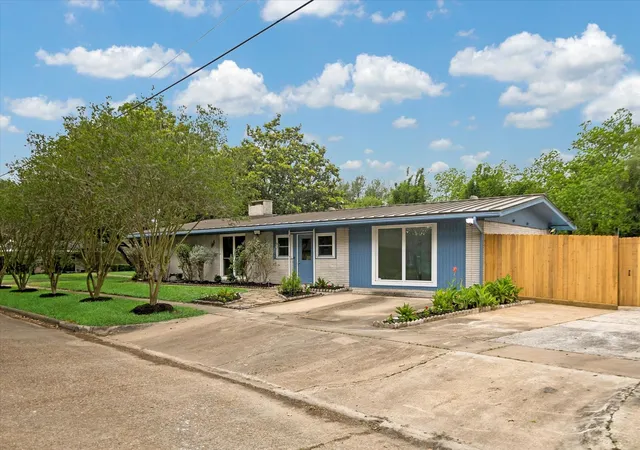 Homes for sale in Houston, TX | 7102 Walkway St, Houston, TX 77036 | MLS# 425169