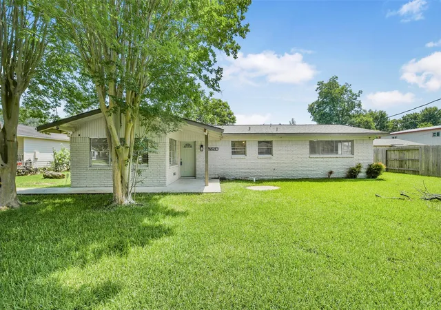 Homes for sale in Bacliff, TX | 4725 9th St #A, Bacliff, TX 77518 | MLS# 20486631