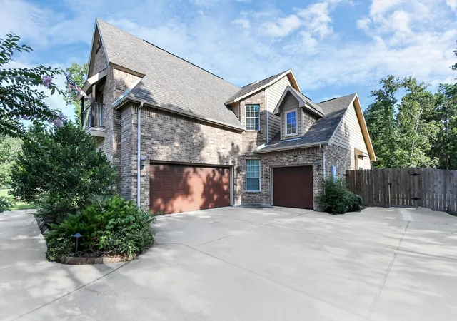 Photo 2 of Single family home for sale at 1005 Prescott Dr, Conroe, TX 77301 | MLS# 34495145 | Listing updated on 2026-09-19