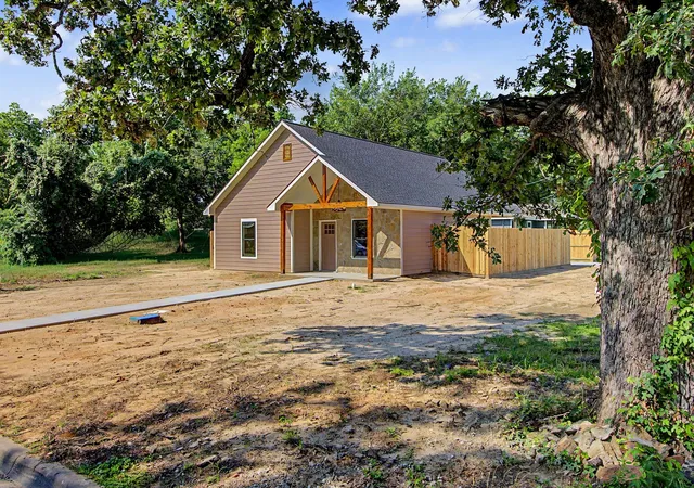 Homes for sale in Hearne, TX | 509 Milam St, Hearne, TX 77859 | MLS# 11384663