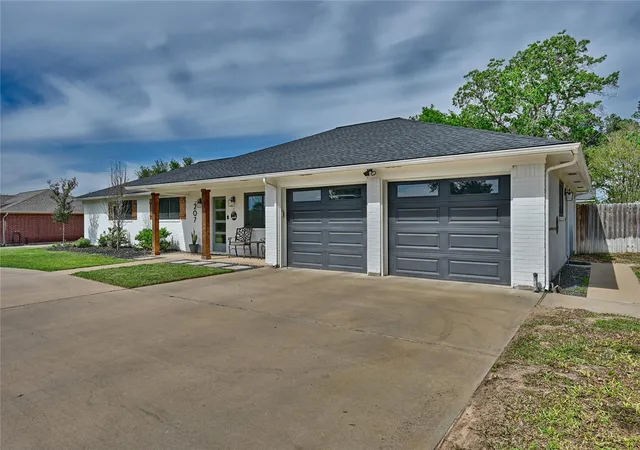Homes for sale in Bellville, TX | 207 Briar Ridge Dr, Bellville, TX 77418 | MLS# 74070184