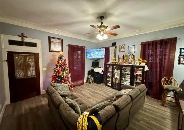 Photo 2 of Single family home for sale at 1106 40th Street, Galveston, TX 77550 | MLS# 60977318 | Listing updated on 2026-09-11