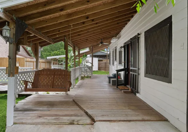 2nd image of 304 Sunrise Dr, Livingston, TX 77351 | MLS# 95445924