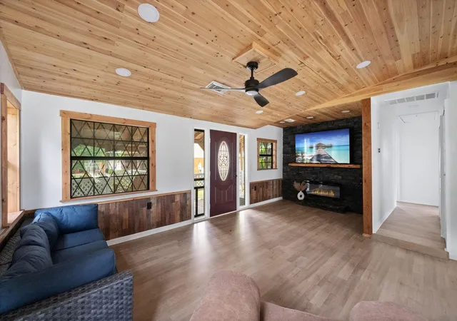 5th image of 304 Sunrise Dr, Livingston, TX 77351 | MLS# 95445924