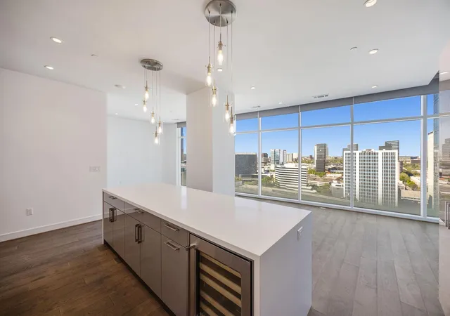 1st image of 4521 San Felipe St #1704, Houston, TX 77027 | MLS# 40071500