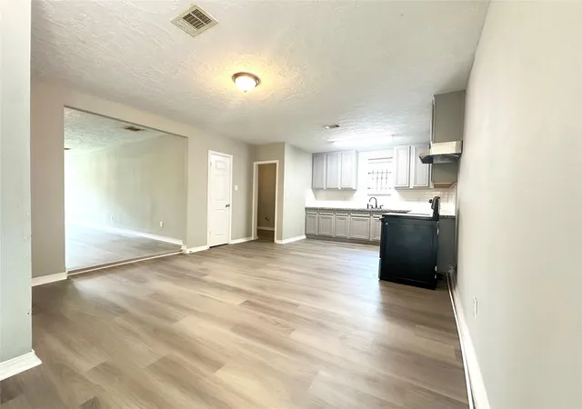 Photo 4 of Single family home for sale at 3309 Tangerine St, Houston, TX 77051 | MLS# 43145703 | Listing updated on 2026-09-12
