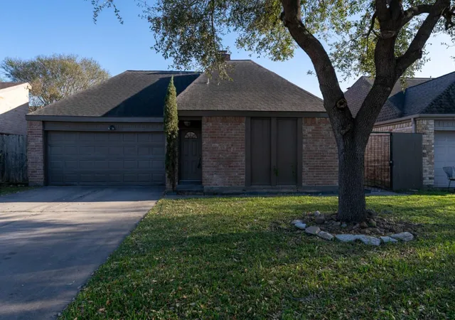 2nd image of 11803 Brook Meadows Ln, Meadows Place, TX 77477 | MLS# 85168839