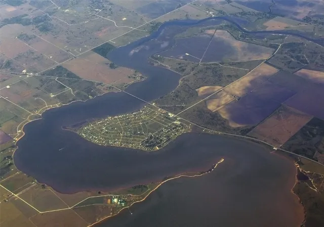 2nd image of 803 Windswept Dr, Port Lavaca, TX 77979 | MLS# 65101891
