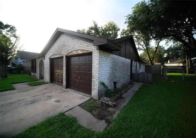 Photo 2 of Single family home for sale at 12326 Bexley Dr, Houston, TX 77099 | MLS# 59304850 | Listing updated on 2026-03-20