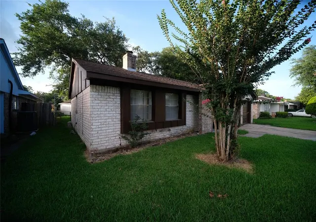 Photo 3 of Single family home for sale at 12326 Bexley Dr, Houston, TX 77099 | MLS# 59304850 | Listing updated on 2026-03-20